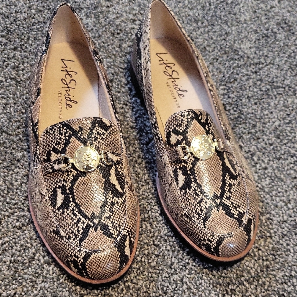 Brand New Life Stride Women's Black and Tan Snakeprint Loafers - Flats Size 7